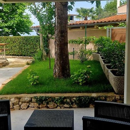 Studio Malinska, 30M From The Beach Екстериор снимка